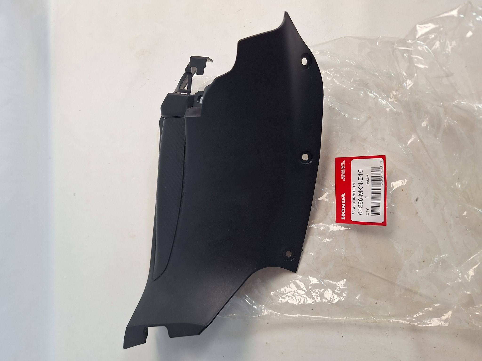 Picture of PLATTE, MITTE L. OBEN  64266-MKN-D10  CBR650R